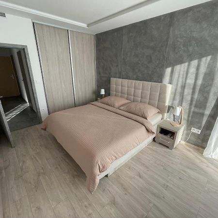 Greenbay Apartment With Free Parking Trenčín Kültér fotó