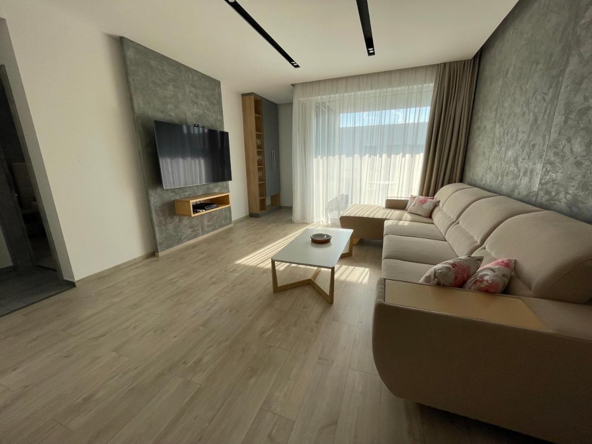 Greenbay Apartment With Free Parking Trenčín Kültér fotó