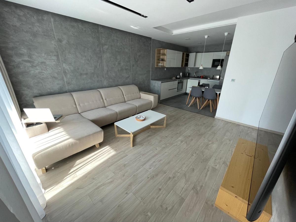 Greenbay Apartment With Free Parking Trenčín Kültér fotó