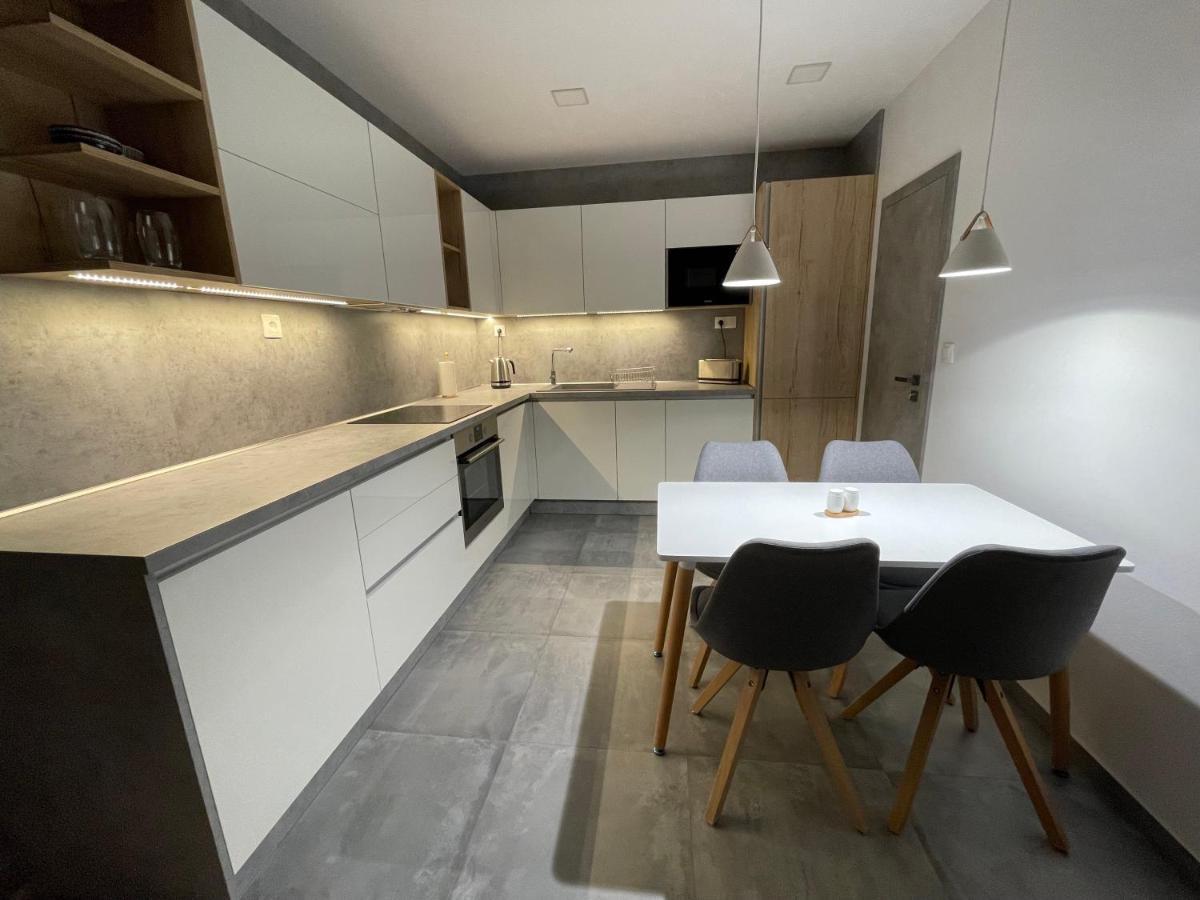 Greenbay Apartment With Free Parking Trenčín Kültér fotó