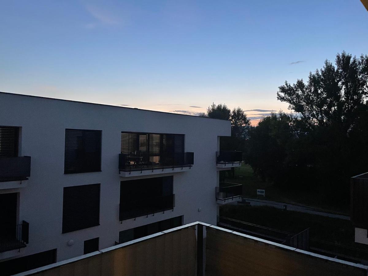 Greenbay Apartment With Free Parking Trenčín Kültér fotó