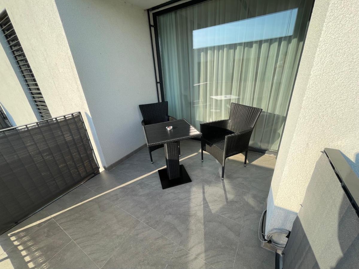 Greenbay Apartment With Free Parking Trenčín Kültér fotó