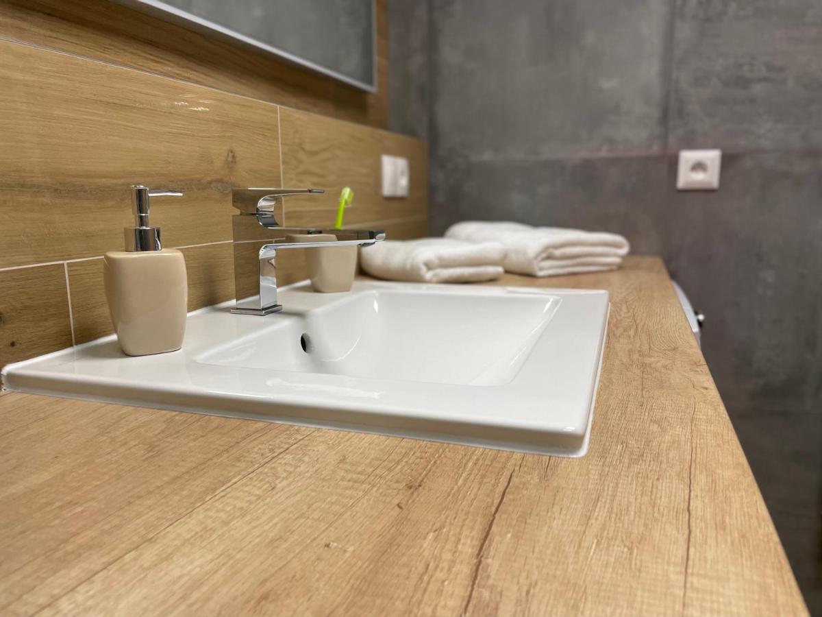 Greenbay Apartment With Free Parking Trenčín Kültér fotó