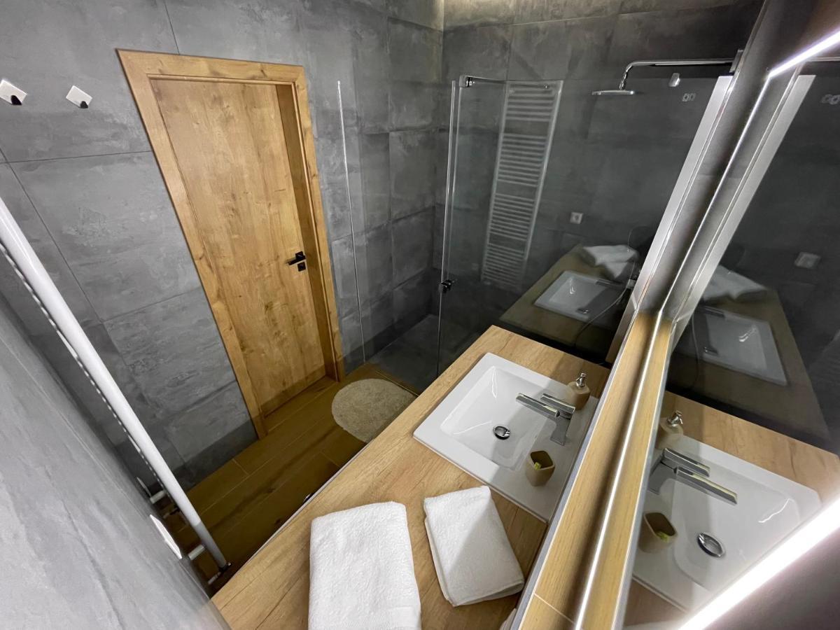 Greenbay Apartment With Free Parking Trenčín Kültér fotó