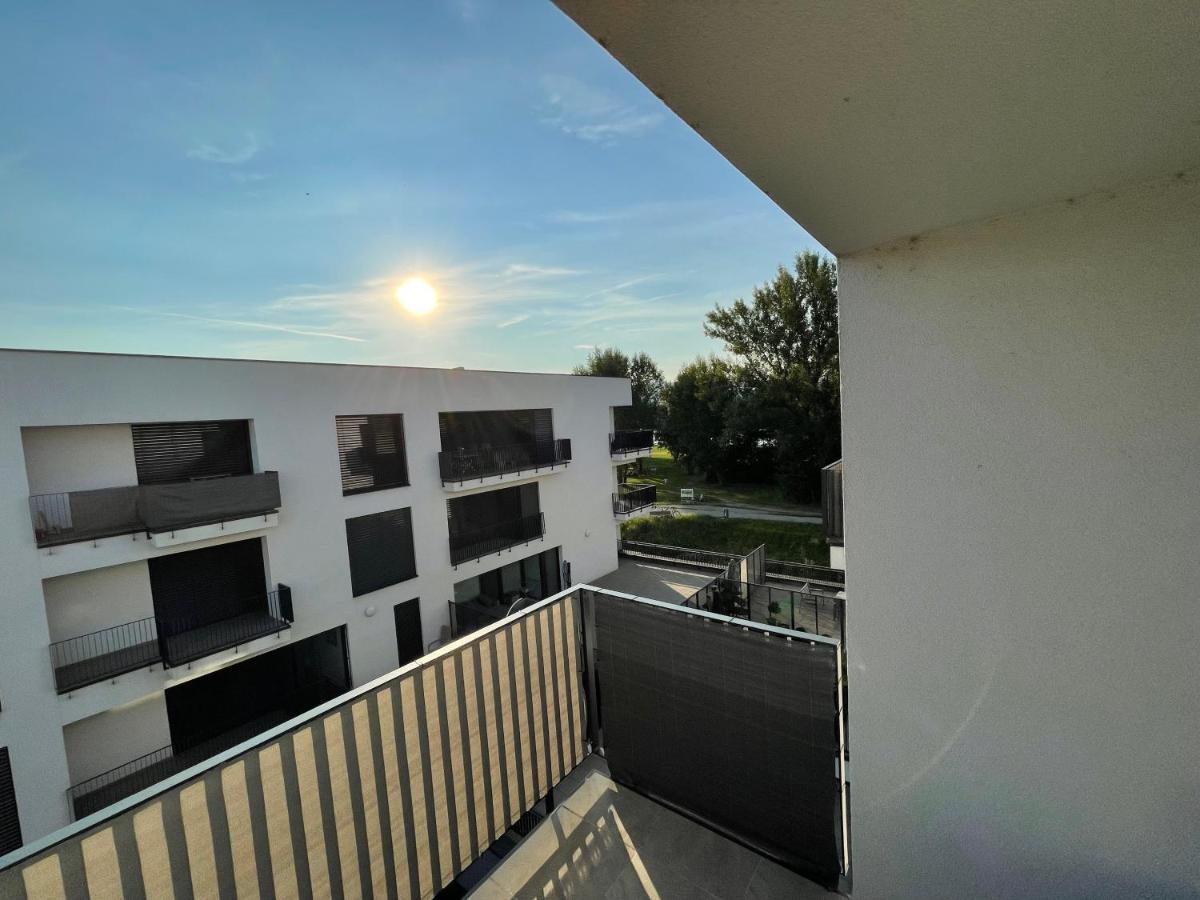 Greenbay Apartment With Free Parking Trenčín Kültér fotó