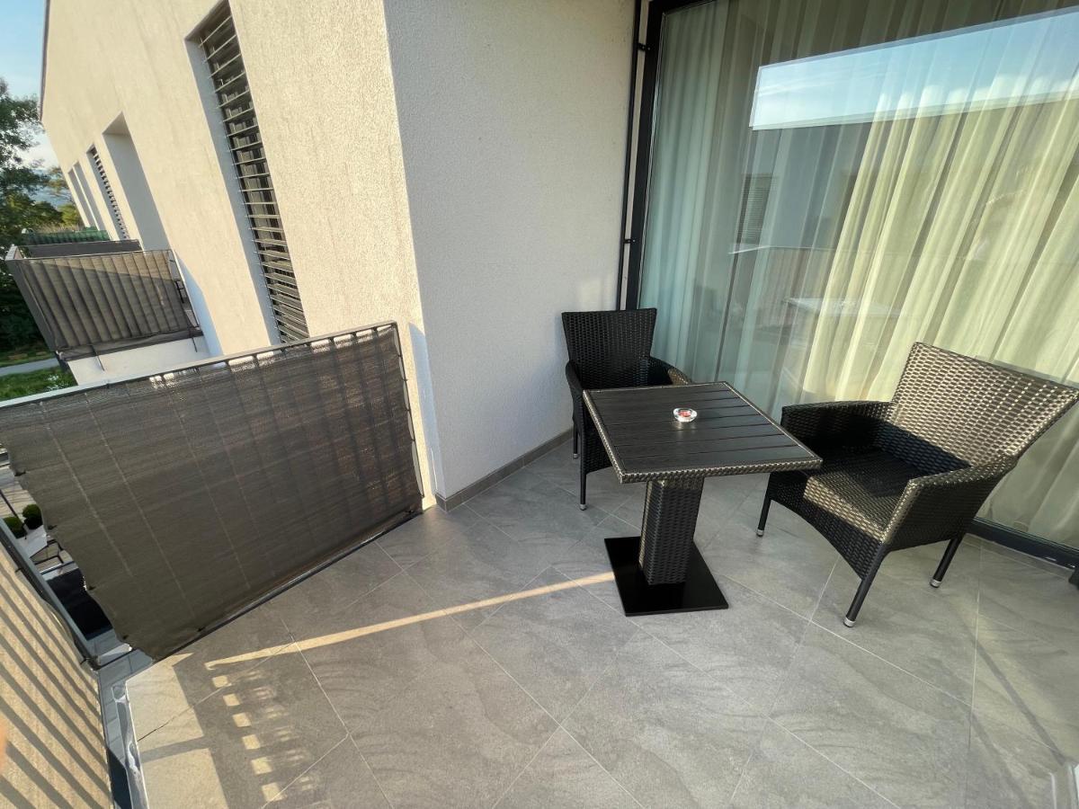 Greenbay Apartment With Free Parking Trenčín Kültér fotó