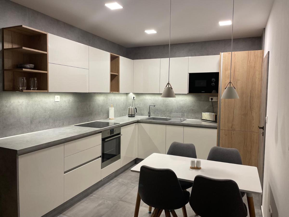 Greenbay Apartment With Free Parking Trenčín Kültér fotó
