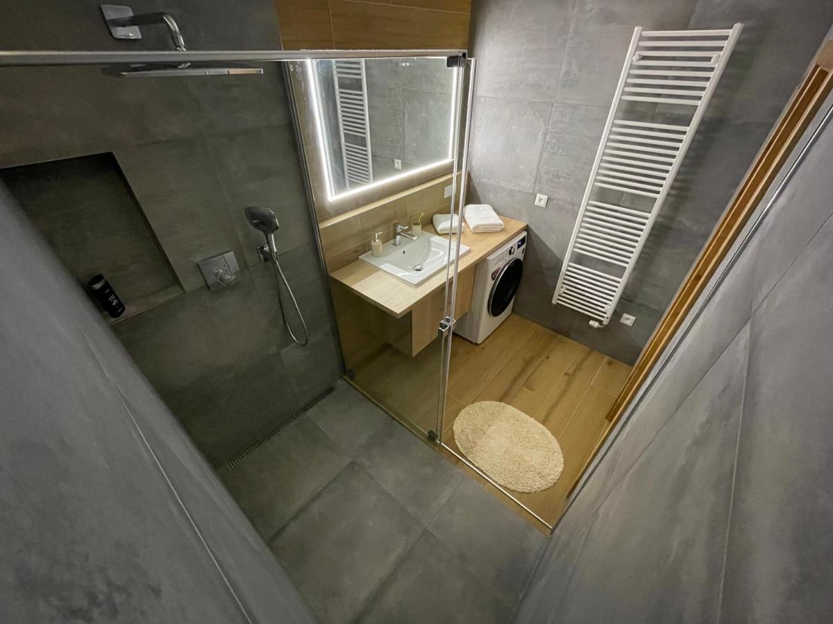Greenbay Apartment With Free Parking Trenčín Kültér fotó