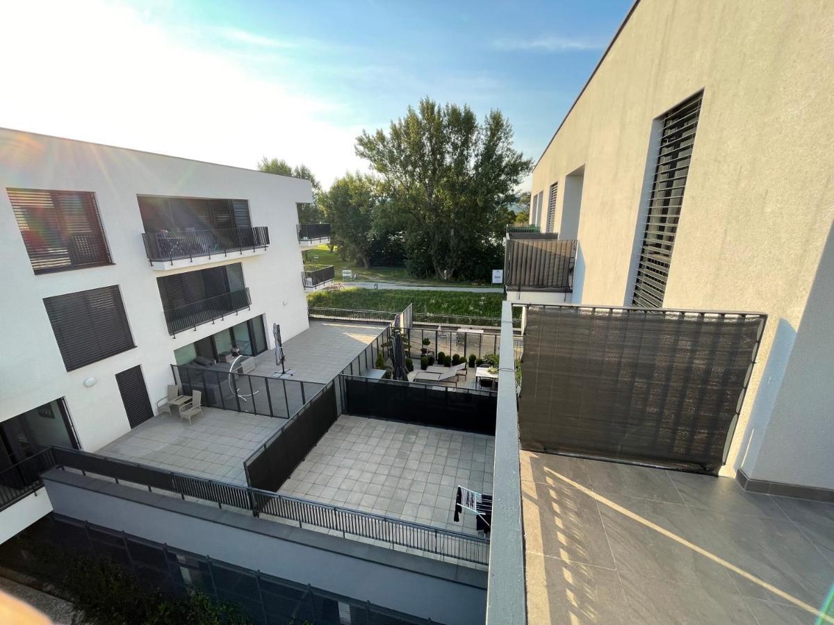 Greenbay Apartment With Free Parking Trenčín Kültér fotó