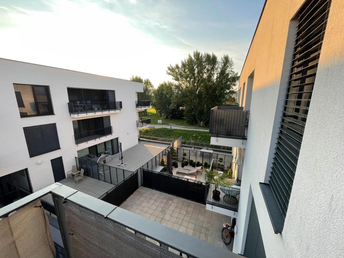 Greenbay Apartment With Free Parking Trenčín Kültér fotó
