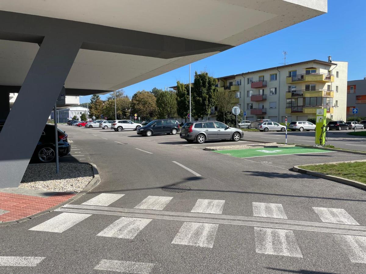 Greenbay Apartment With Free Parking Trenčín Kültér fotó